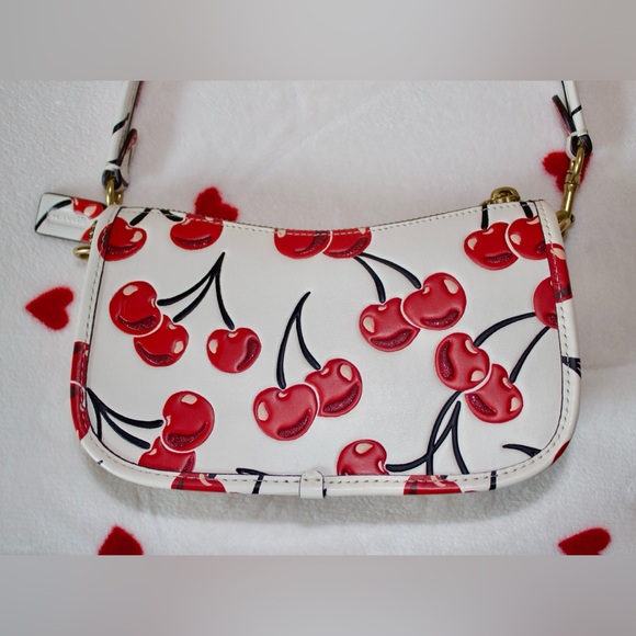 🍒 Coach Swinger Bag 20 With Cherry Print 🍒 - Picture 7 of 9